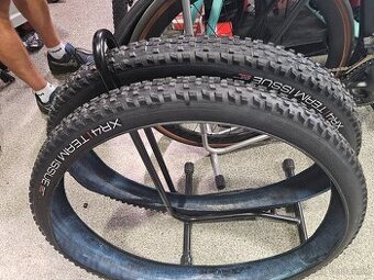 2x nový plášť 29X2.4 Bontrager XR4 Team Issue TLR -