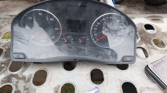 Prodam pristrojovy panel (budiky) na vw golf 5 jetta atd.