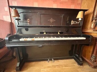 Piano Petrof