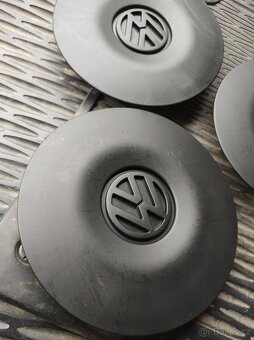 VW T4 - KRYTKY KOL ŠROUBŮ POKLIČKY 1 až 4kusy