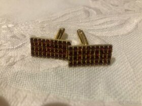 Predám strieborné manžetové gombiky s českym granátom