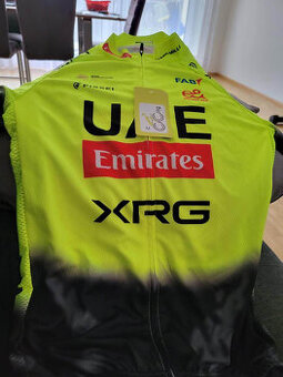 cyklo dres UAE M