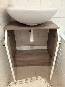 Skříňka pod umyvadlo