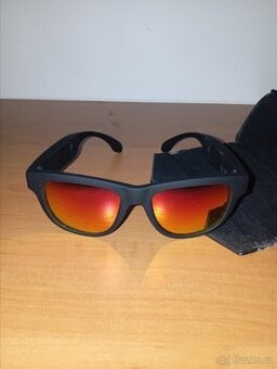 🕶️ Chytré sluneční brýle s Bluetooth – dotykové ovládání
- 1