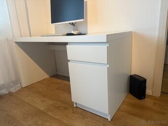 Stůl IKEA MALM