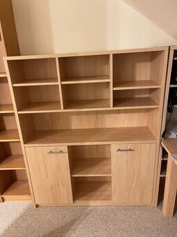 Knihovna se skříňkami