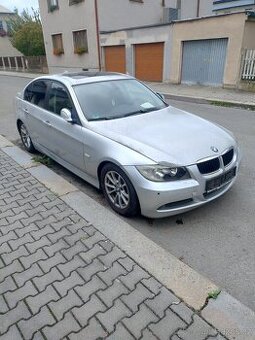 BMW 320i (E90)-2007-nepojízdné,na opravu nebo díly