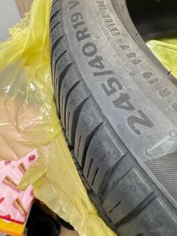 Zimní pneumatiky 245/40 R19 98W XL – sada 4 ks, dobrý stav