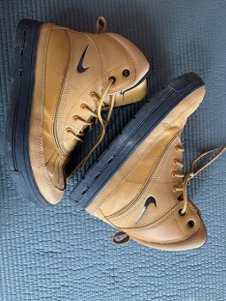 Nike Woodside 2 High ACG – velikost 6Y / 38.5 – zimní boty