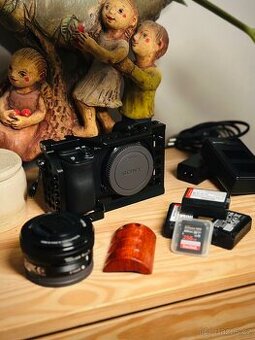 Sony Alpha A6400 černý + E PZ 16–50 mm f/3,5–5,6 OSS