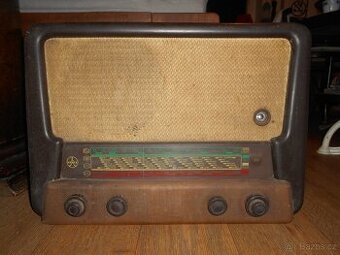 Staré rádio Tesla.