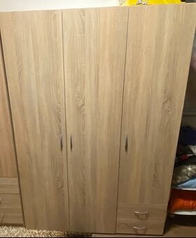 Skříně šatní
