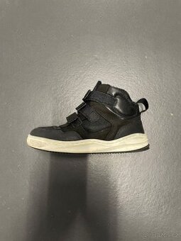 Nabízím dětské sportovní boty