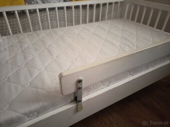 Postel 160x70 s matrací a prostěradly
