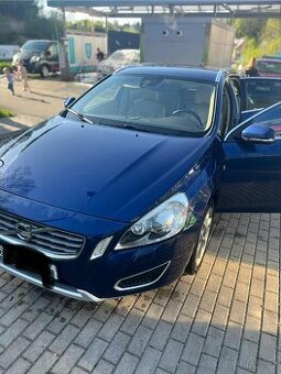 Volvo v60 2.0 nafta 120 kw