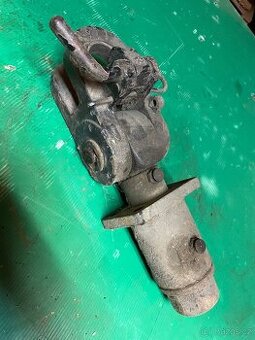 Závěs průměr 40mm rozteč 80x55 Traktor.....