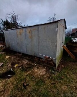 Plechová zahradní bouda