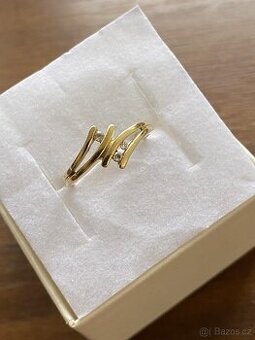 Zlatý dámský prsten