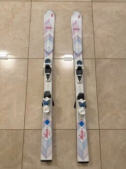 Juniorské carvingové lyže Völkl Chica 130 cm + vázání Marker