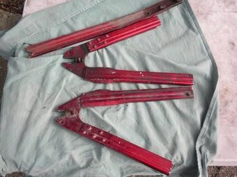 JAWA Robot držáky zadního kola s kusem profilu -