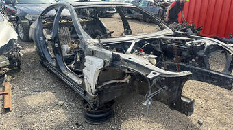 BMW 7 F01 interiér, sedačky s TV