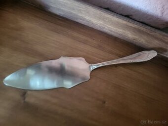 STAROŽITNÁ KOVOVÁ LOPATKA NA DORT