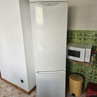 Prodám lednici Zanussi