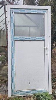 BÍLÉ PLASTOVÉ DVEŘE VEDLEJŠÍ