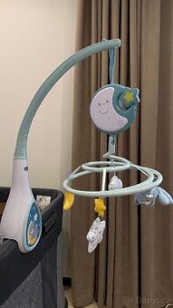 Kolotoč nad postýlku