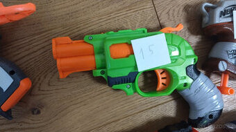 NERF pěnová pistole dvouranná - kompaktní model  (viz foto),