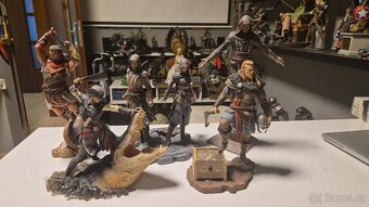 „Assassin’s Creed sběratelské sochy + collectors edice