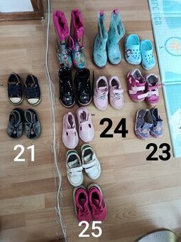 Mix dětských botiček 21-25 za celkem 80 Kč