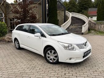 TOYOTA AVENSIS 2.0 D-4D 93kW /NAVI/KLIMA/NOVÁ STK/