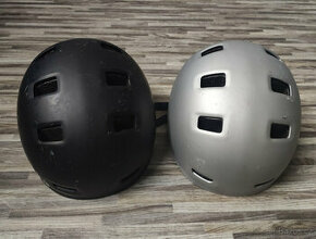 2x přilba / helma na koloběžku, brusle, skateboard - M