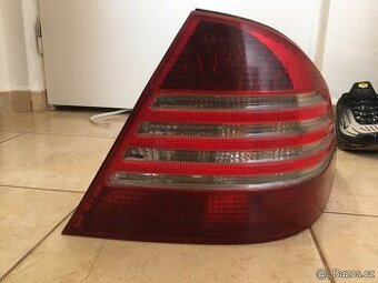 Pravé zadní světlo MERCEDES W220 + prahové lišty