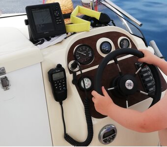 Motorová kajutová loď CONGER 460