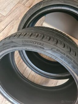 Letni pneu 235 35 R19