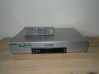 Špičkový videorekordér PANASONIC NV-HV61, 6 hlav,Hifi Stereo