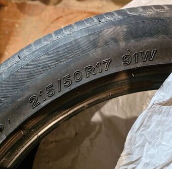 Prodám pneu 215/50 R17 - 1
