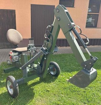 Minibagr – spalovací motor