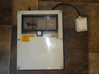 Rozvadec ( abb 12654 ) rozvodnice 1x chranic 2x jistic 2x za