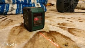 Křížový laser