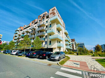 Pronájem garážového stání 15 m²