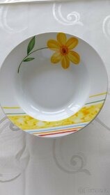 Porcelánové talíře, šálky,talířová souprava - 1