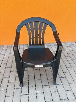 Plastové židle použité - 1