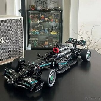 Nová stavebnice vozu F1 Mercedes W 14 E