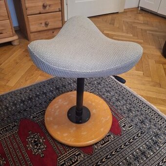 Stokke ergonomická sedlová stolička