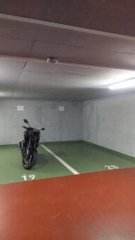 Garážové stání - motorka, Praha 2