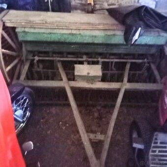 secí koňská mašina