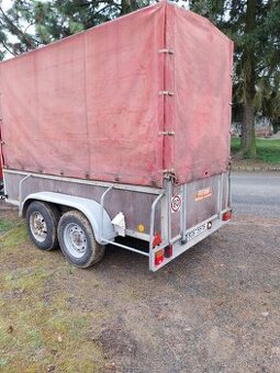 Prodám bržděnou káru, přívěs s SPZ o nosnosti 2,5 tuny.